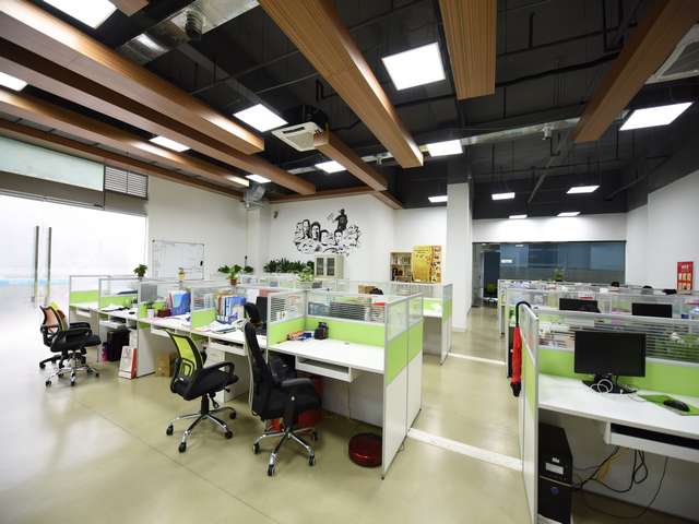 白银刚开始学化妆学费比较低